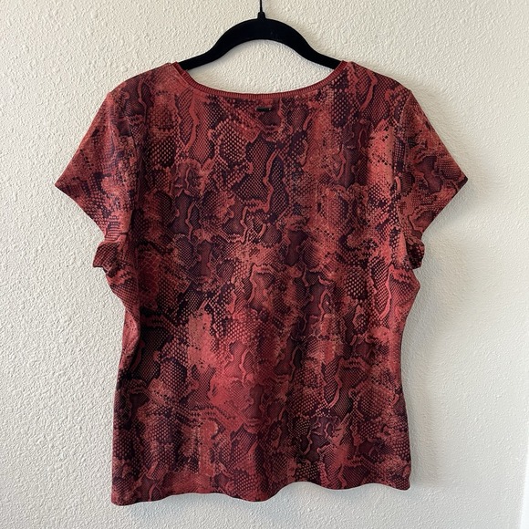 White House Black Market Women's T-Shirt Size L Red Snakeskin Print Pima Cotton - Picture 6 of 12